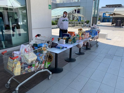Molo 8.44 di Vado Ligure: raccolti generi alimentari per il progetto "S.O.S.teniamoci al Molo" Molo 8.44 di Vado Ligure: raccolti generi alimentari per il progetto "S.O.S.teniamoci al Molo"