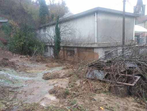 Maltempo ad Altare, Croce Bianca operativa: la sede provvisoria allestita nel teatrino in piazza Vittorio Veneto (FOTO)