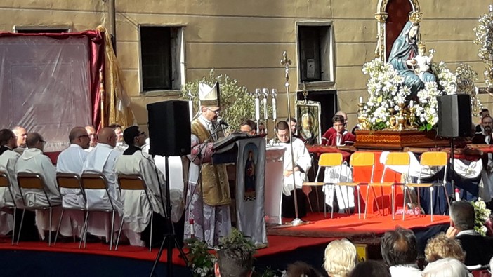 Albenga celebra il 2 luglio: processione, fiera e fuochi artificiali