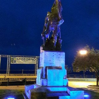 Spotorno si "illumina di blu" contro i tumori maschili