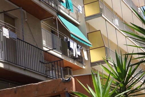 Alassio: donna precipita dal secondo piano di un palazzo Alassio: donna precipita dal secondo piano di un palazzo