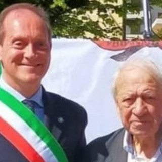 È mancato ad Andora il partigiano Leopoldo Fassio (Leo), da pochi giorni aveva festeggiato i suoi 99 anni. Ciao mio caro amico che la terra ti sia lieve...ora sarai insieme a tutti i tuoi compagni della Divisione Bonfante.Grazie per la tua amicizia e la tua stima nei miei confronti e grazie per a vermi regalato la borsa medica del dott.Felice Cascione. È mancato ad Andora il partigiano Leopoldo Fassio (Leo), da pochi giorni aveva festeggiato i suoi 99 anni. Ciao mio caro amico che la terra ti sia lieve...ora sarai insieme a tutti i tuoi compagni della Divisione Bonfante.Grazie per la tua amicizia e la tua stima nei miei confronti e grazie per a vermi regalato la borsa medica del dott.Felice Cascione.