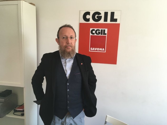 Covid e mancanza insegnanti portano alla chiusura delle scuole medie a Savona. Lugaro (Cgil): "Colpa delle procedure improvvisate del Ministero"
