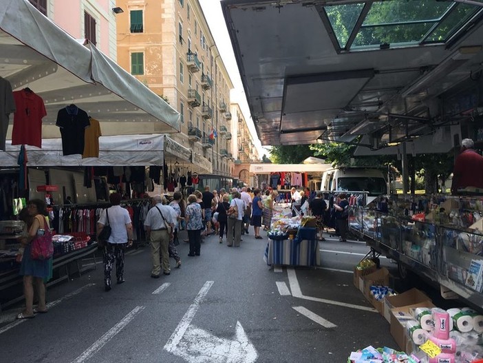 Savona, chiusura del mercato del lunedì alle 18/18.30. L'assessore Zunato: "Positivo l’esperimento della Vigilia di Natale"