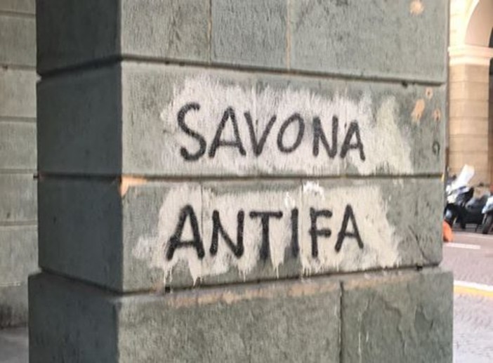 Monumenti imbrattati con lo spray a Savona