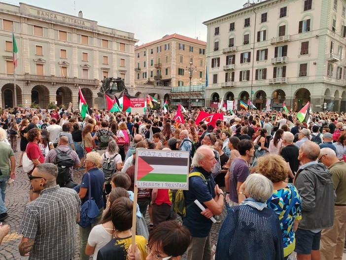 Savona, l'attivista israeliano contrario alla guerra in Palestina: "Bisogna protestare e chiedere di intervenire alla comunità internazionale" Savona, l'attivista israeliano contrario alla guerra in Palestina: "Bisogna protestare e chiedere di intervenire alla comunità internazionale"
