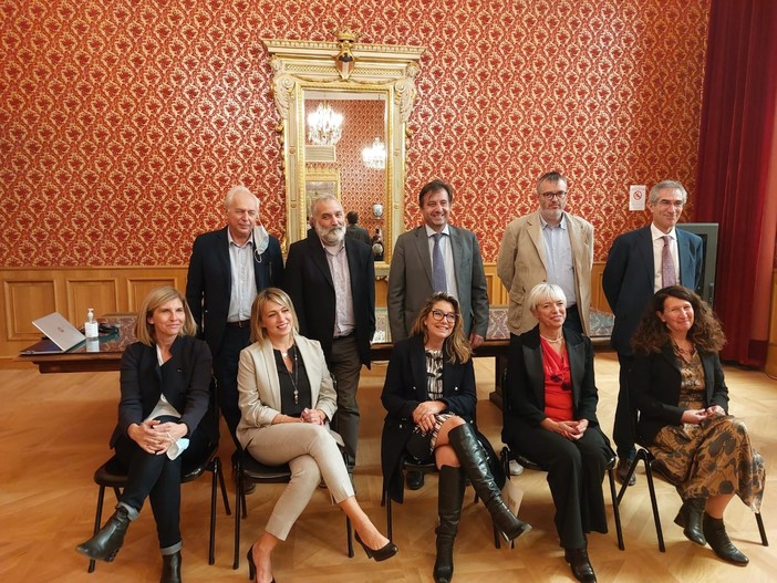 Savona, Russo presenta la giunta: prevalgono le quote rosa, 4 gli assessori esterni (FOTO E VIDEO) Savona, Russo presenta la giunta: prevalgono le quote rosa, 4 gli assessori esterni (FOTO E VIDEO)