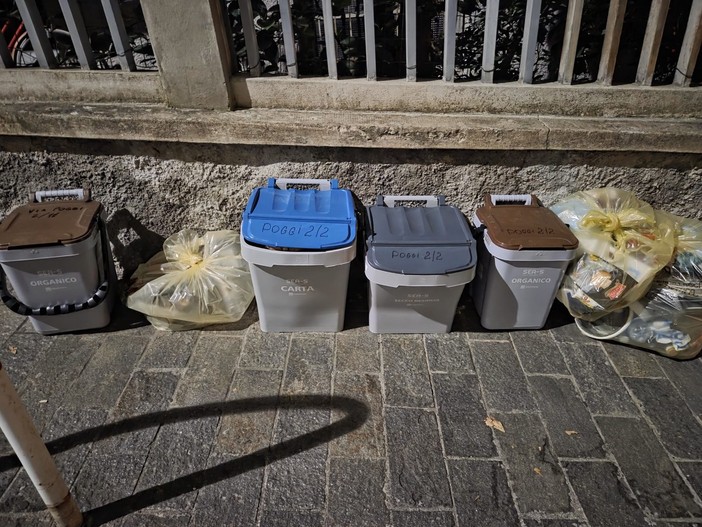 Porta a porta, una cittadina: "Non trasformiamo i cittadini in controllori" Porta a porta, una cittadina: "Non trasformiamo i cittadini in controllori"