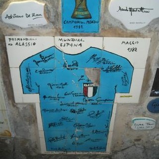 Alassio la piastrella della Nazionale verrà aggiustata prima dell'arrivo dei calciatori?