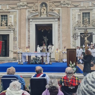 Savona, i fedeli si raccolgono per festeggiare la Madonna di Misericordia con la processione al Santuario (FOTO)
