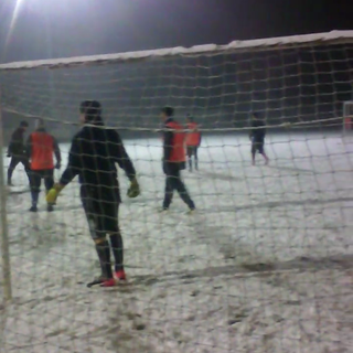 I "lupi" del Mallare Calcio sfidano il maltempo: ieri sera regolare allenamento sotto la neve (VIDEO)