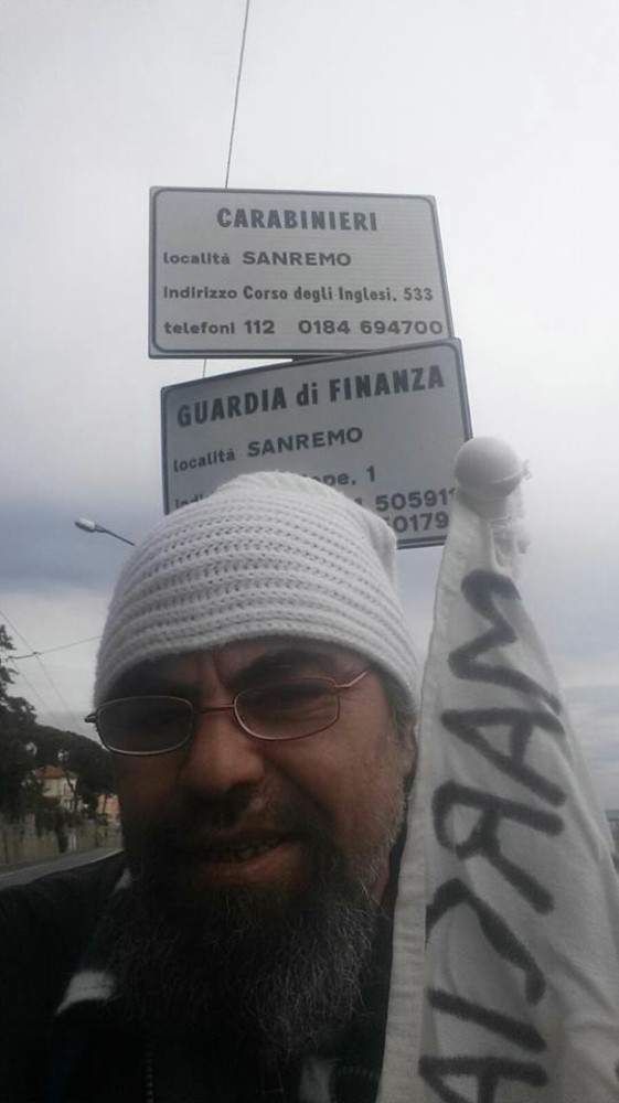 A piedi dal confine italo-francese a Roma per raccogliere firme contro la disoccupazione: ecco la storia di Graziano Marcelli A piedi dal confine italo-francese a Roma per raccogliere firme contro la disoccupazione: ecco la storia di Graziano Marcelli