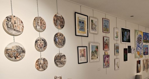 Borghetto S. Spirito, sul lungomare mostra collettiva di pittura e ceramica "Primizie d'Estate"
