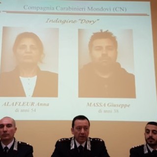Raggiravano e derubavano gli anziani in casa: in manette madre e figlio sinti
