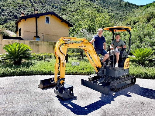 Zuccarello amplia il suo parco mezzi: acquistato mini escavatore Zuccarello amplia il suo parco mezzi: acquistato mini escavatore