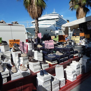 "Il Mercato Riviera delle Palme" torna in darsena a Savona