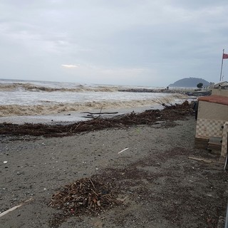 Mareggiata sulla costa savonese Mareggiata sulla costa savonese