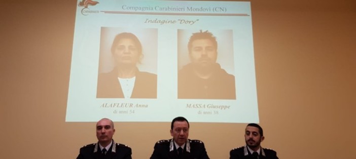 Raggiravano e derubavano gli anziani in casa: in manette madre e figlio sinti Raggiravano e derubavano gli anziani in casa: in manette madre e figlio sinti