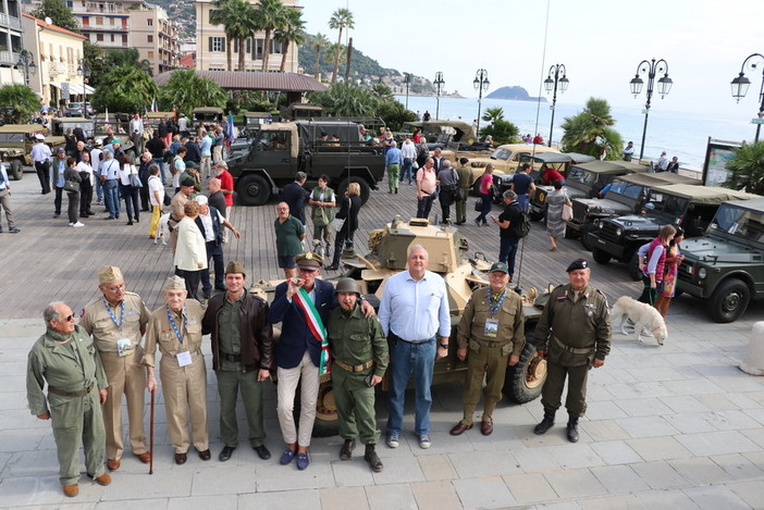 Sfilata di mezzi militari a Villanova d'Albenga, Testico e Alassio