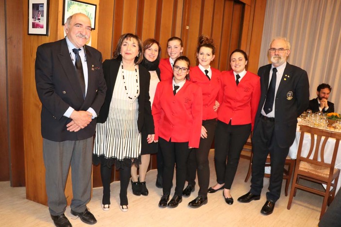 IX Memorial B. Marchiano: Luciano Pasquale premia il sommelier emergente nella serata Lions Club IX Memorial B. Marchiano: Luciano Pasquale premia il sommelier emergente nella serata Lions Club