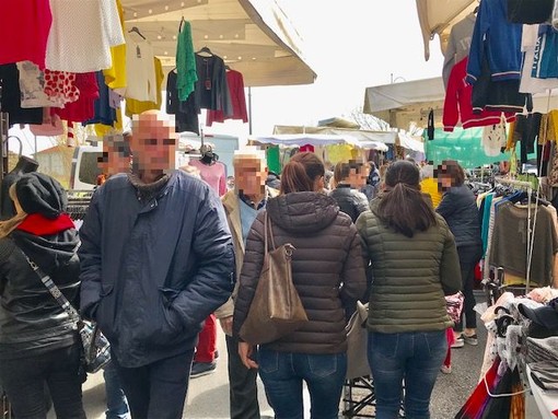 Albenga, mercato sul lungofiume. Il vice sindaco Tomatis: "Situazione decisamente migliorata" Albenga, mercato sul lungofiume. Il vice sindaco Tomatis: "Situazione decisamente migliorata"
