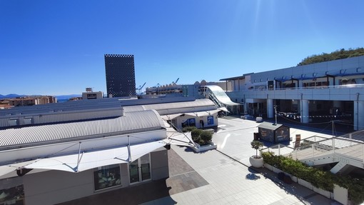 Molo 8.44 di Vado, già tempo di shopping natalizio Molo 8.44 di Vado, già tempo di shopping natalizio