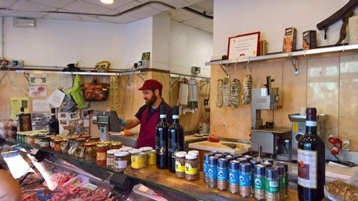Chiude la storica macelleria di Vadino d’Albenga, il titolare: "Mi trasferisco in Scozia" Chiude la storica macelleria di Vadino d’Albenga, il titolare: "Mi trasferisco in Scozia"