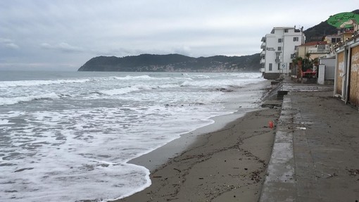 Alassio, allerta per innalzamento del moto ondoso: informate le Associazioni di Categoria della Città