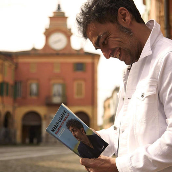 Il cantautore Marco Ligabue ospite ai microfoni di Radio Onda Ligure: presenterà il suo libro "Salutami Tuo Fratello"
