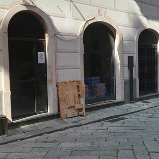 Supermercato di Finale vende alcol a minorenni: licenza sospesa