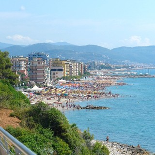 Spiagge, Borghetto S. Spirito avanti sulle gare: 27 richieste per 20 concessioni