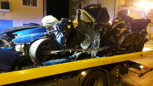 Drammatico incidente a Pietra Ligure: un ragazzo perde la vita, due amici gravissimi (FOTO) Drammatico incidente a Pietra Ligure: un ragazzo perde la vita, due amici gravissimi (FOTO)