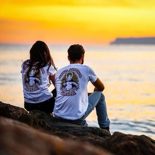 Varazze, una t-shirt per celebrare Santa Caterina, il sindaco Bozzano: "Un omaggio fantastico" Varazze, una t-shirt per celebrare Santa Caterina, il sindaco Bozzano: "Un omaggio fantastico"