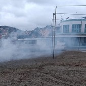 Legname sulla spiaggia di Albissola, ordinanza del sindaco: i cittadini potranno prenderlo facendo richiesta Legname sulla spiaggia di Albissola, ordinanza del sindaco: i cittadini potranno prenderlo facendo richiesta
