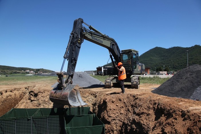 Villanova d’Albenga, domenica il brillamento della bomba inesplosa trovata in aeroporto: evacuate 380 persone Villanova d’Albenga, domenica il brillamento della bomba inesplosa trovata in aeroporto: evacuate 380 persone