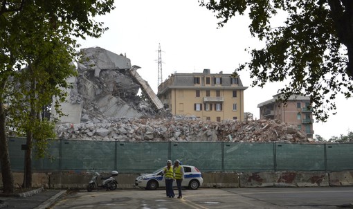 Ponte Morandi: 1 anno dal crollo, la ferita è ancora aperta (FOTO e VIDEO) Ponte Morandi: 1 anno dal crollo, la ferita è ancora aperta (FOTO e VIDEO)