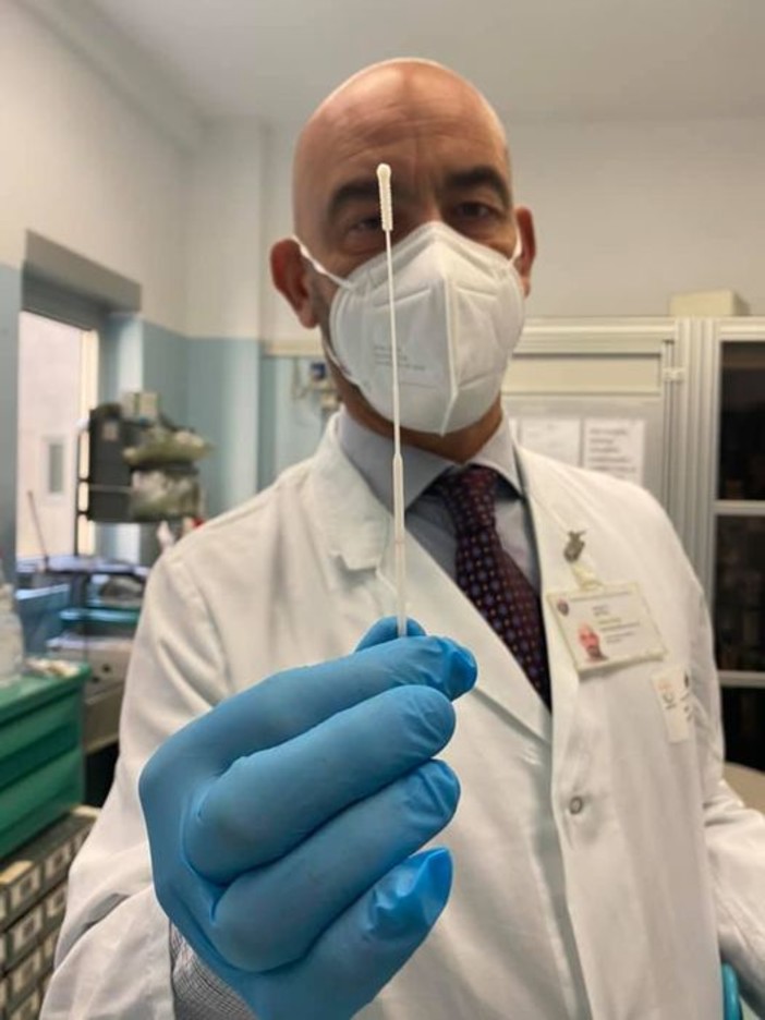 Validità del tampone, Bassetti: "Allungare la durata sarà una decisione politica, non scientifica"