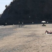 Savona, i gruppi a tutela della Madonnetta chiedono che vengano attivati i servizi per la spiaggia