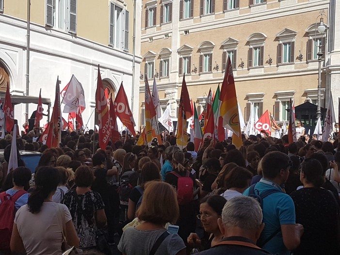 Le Maestre Diplomate Magistrali savonesi in sciopero ancora una volta a Roma (FOTO E VIDEO) Le Maestre Diplomate Magistrali savonesi in sciopero ancora una volta a Roma (FOTO E VIDEO)