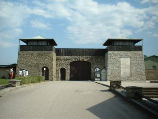 “La Storia dietro le Immagini”: la mostra fotografica sul campo di Mauthausen arriva a Savona