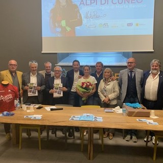 Marta Bassino insieme con i partecipanti all'incontro della campionessa borgarina presso l'ATL Cuneo Marta Bassino insieme con i partecipanti all'incontro della campionessa borgarina presso l'ATL Cuneo