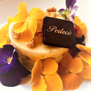Il Tantalè: crema di lavanda Imperia, prescinseua con chinotto di Savona e caco di Vendone, amaretto di Sassello Il Tantalè: crema di lavanda Imperia, prescinseua con chinotto di Savona e caco di Vendone, amaretto di Sassello