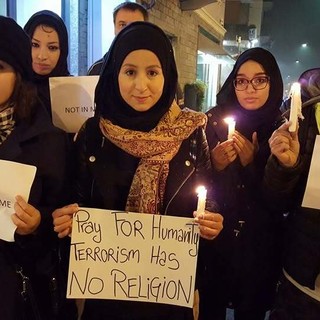Una manifestazione del 2016 dopo gli attentati di Parigi