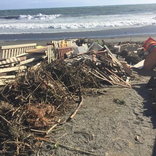 Blitz della Dia nella Camera di Commercio di Savona: ipotesi truffa per alcuni balneari di Varazze Blitz della Dia nella Camera di Commercio di Savona: ipotesi truffa per alcuni balneari di Varazze