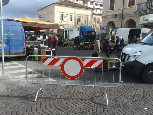 Carcare, mercato settimanale più compatto in piazza Caravadossi e bancarelle anche a Vispa