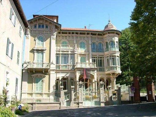 Altare, De André torna a vivere tra musica e teatro: una notte di poesia ai giardini di Villa Rosa