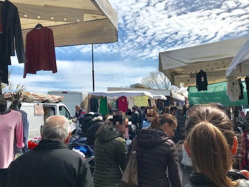 Albenga, 6 gennaio sospeso il mercato settimanale Albenga, 6 gennaio sospeso il mercato settimanale
