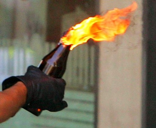 Imperia: incendio ai bagni Buraxen a giugno, quelle bottiglie molotov erano state lanciate da una coppia di giovani annoiati Imperia: incendio ai bagni Buraxen a giugno, quelle bottiglie molotov erano state lanciate da una coppia di giovani annoiati