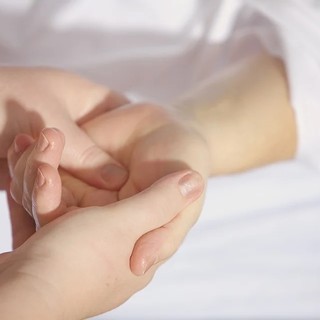 Prosegue il dramma di una madre nel Savonese: negato uno dei giorni di permesso per stare accanto alla figlia disabile Prosegue il dramma di una madre nel Savonese: negato uno dei giorni di permesso per stare accanto alla figlia disabile