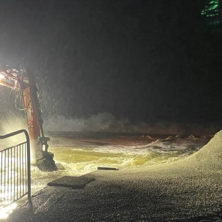 La pioggia e la mareggiata mettono in allarme Celle. Il Sindaco: "Non è possibile essere schiavi delle ruspe e non dormire sonni tranquilli" (FOTO)